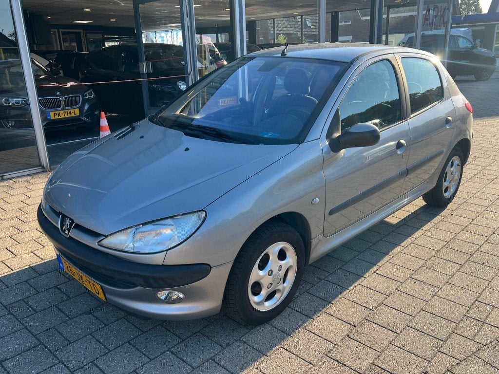 Peugeot 206 1.4 X-LINE nieuwe apk, Auto's, Peugeot, Voorwielaandrijving, 4 cilinders, Origineel Nederlands, Bedrijf