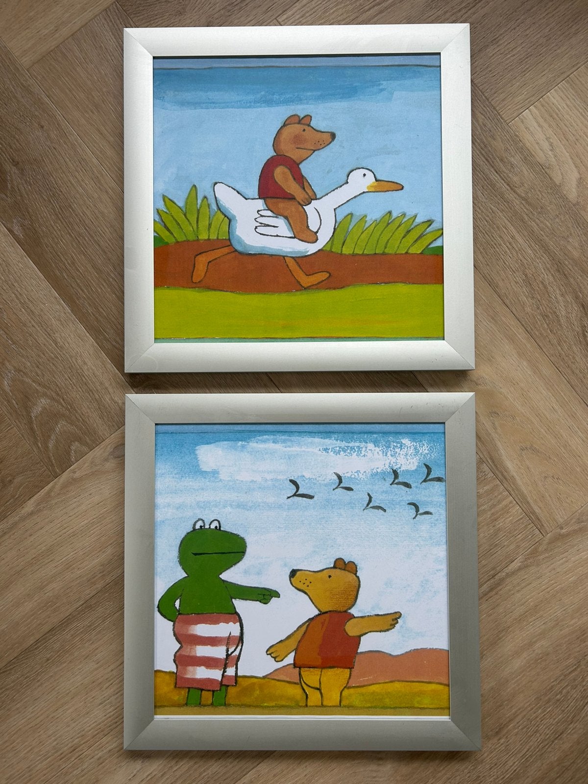 Max Veldhuijs Kikker posters in vierkante lijst (2 stuks), Ophalen, Gebruikt, 35 cm, Meerkleurig