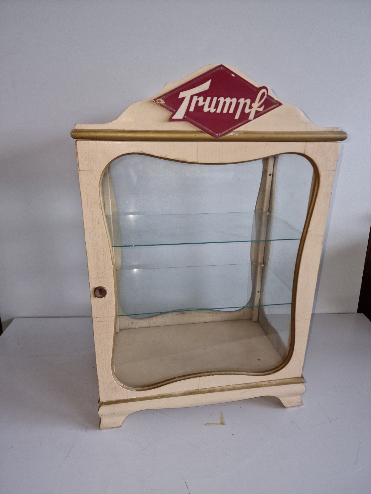 toonbank vitrine  Trumpf, Ophalen