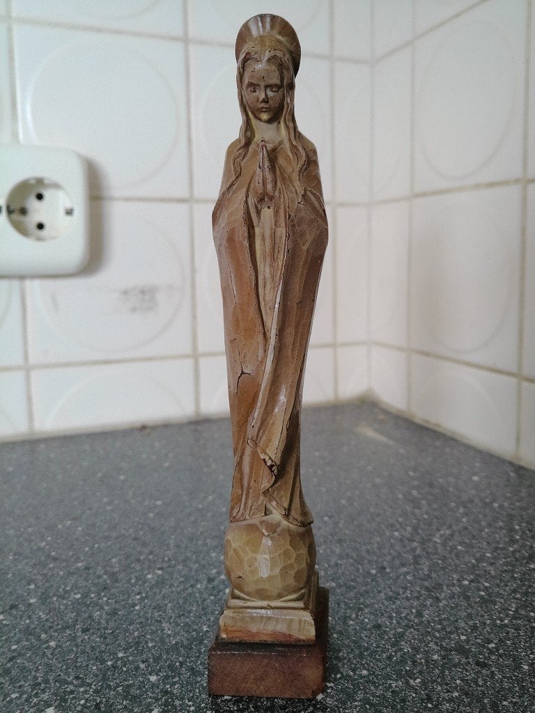 Mariabeeldje vintage Mariabeeldje van kunsthars 19cm 1970, Ophalen of Verzenden, Gebruikt, Beeld(je), Christendom | Katholiek