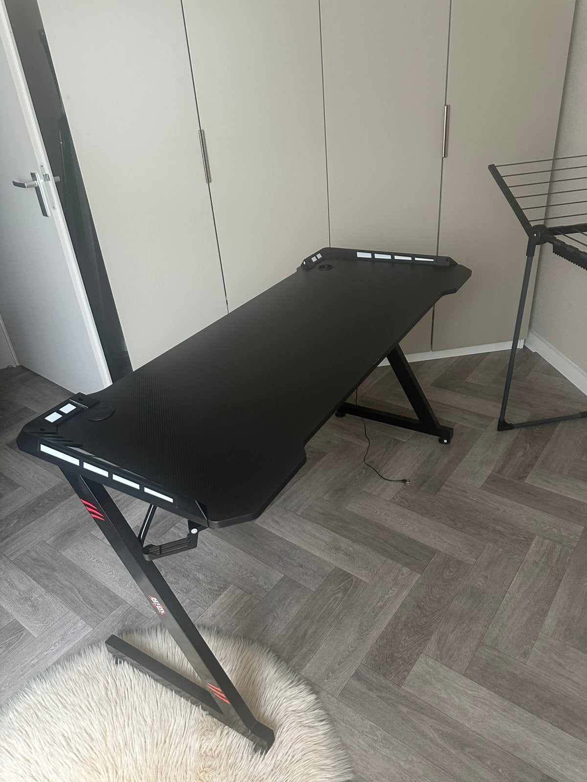 Gamingbureau zwart met led 140x74x60, Huis en Inrichting, Bureaus, Ophalen, Zwart, Kabelgoot, Zo goed als nieuw