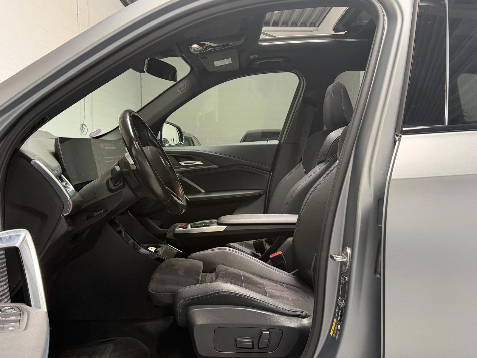 BMW X1 XDrive30e M sport - 326PK - PANORAMADAK - 360 CAMERA, Gebruikt, Zwart, Bedrijf, Hybride Elektrisch/Benzine