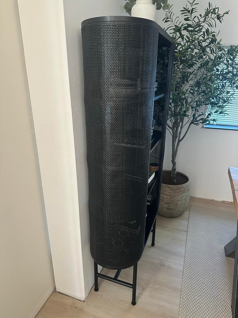 Zwart rotan kast - 171x90x35 cm, Huis en Inrichting, Kasten | Wandmeubels, Ophalen, Gebruikt, Minder dan 150 cm, Metaal