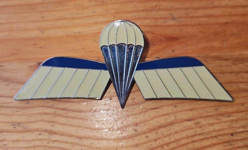 Metalen  parawing parachutist, Verzamelen, Militaria | Algemeen, Ophalen of Verzenden, Landmacht, Nederland, Embleem of Badge