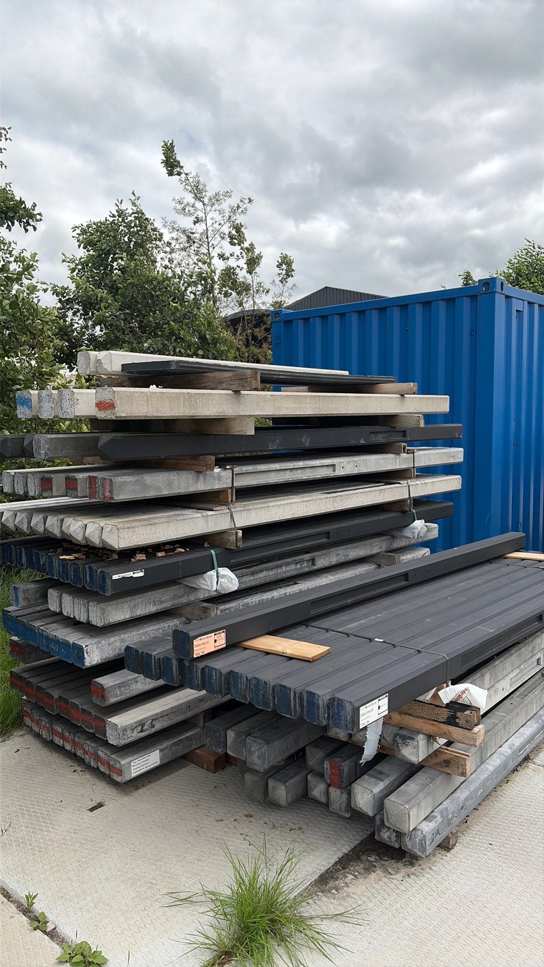 Grote partij betonpalen voor schutting, Ophalen, Zo goed als nieuw, 250 cm of meer, Palen