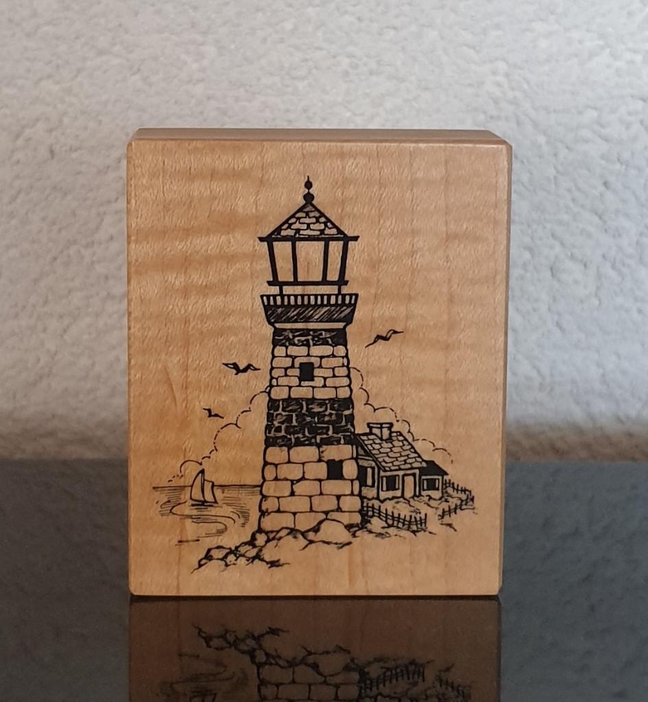 Houten hobby stempel merk Posthumus Vuurtoren & zeilbootje, Hobby en Vrije tijd, Stempelen, Nieuw, Houten stempel, Ophalen of Verzenden