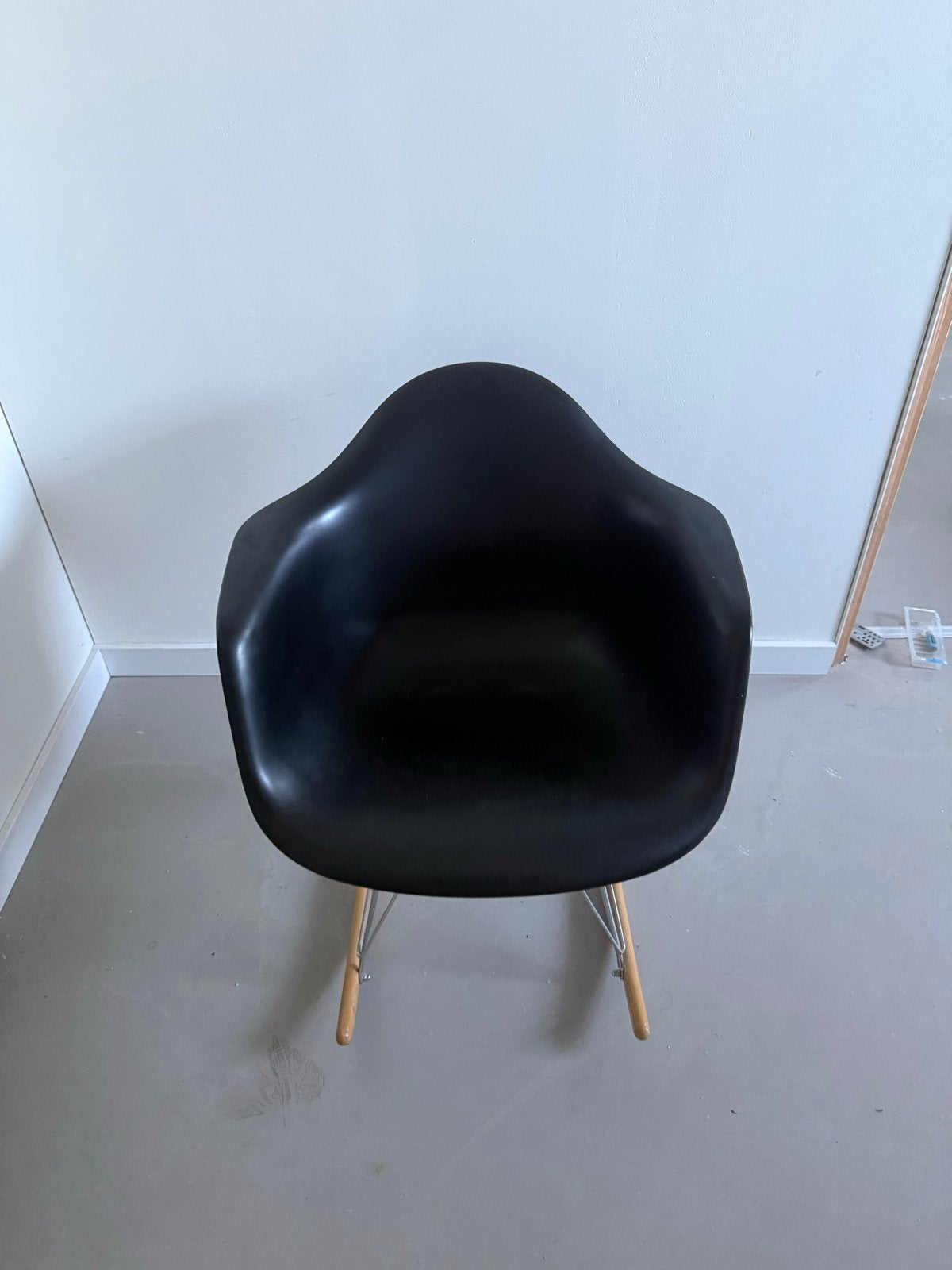 Zwarte  Schommelstoel - Zo goed als nieuw, Huis en Inrichting, Stoelen, Ophalen, Kunststof, Zwart, Zo goed als nieuw