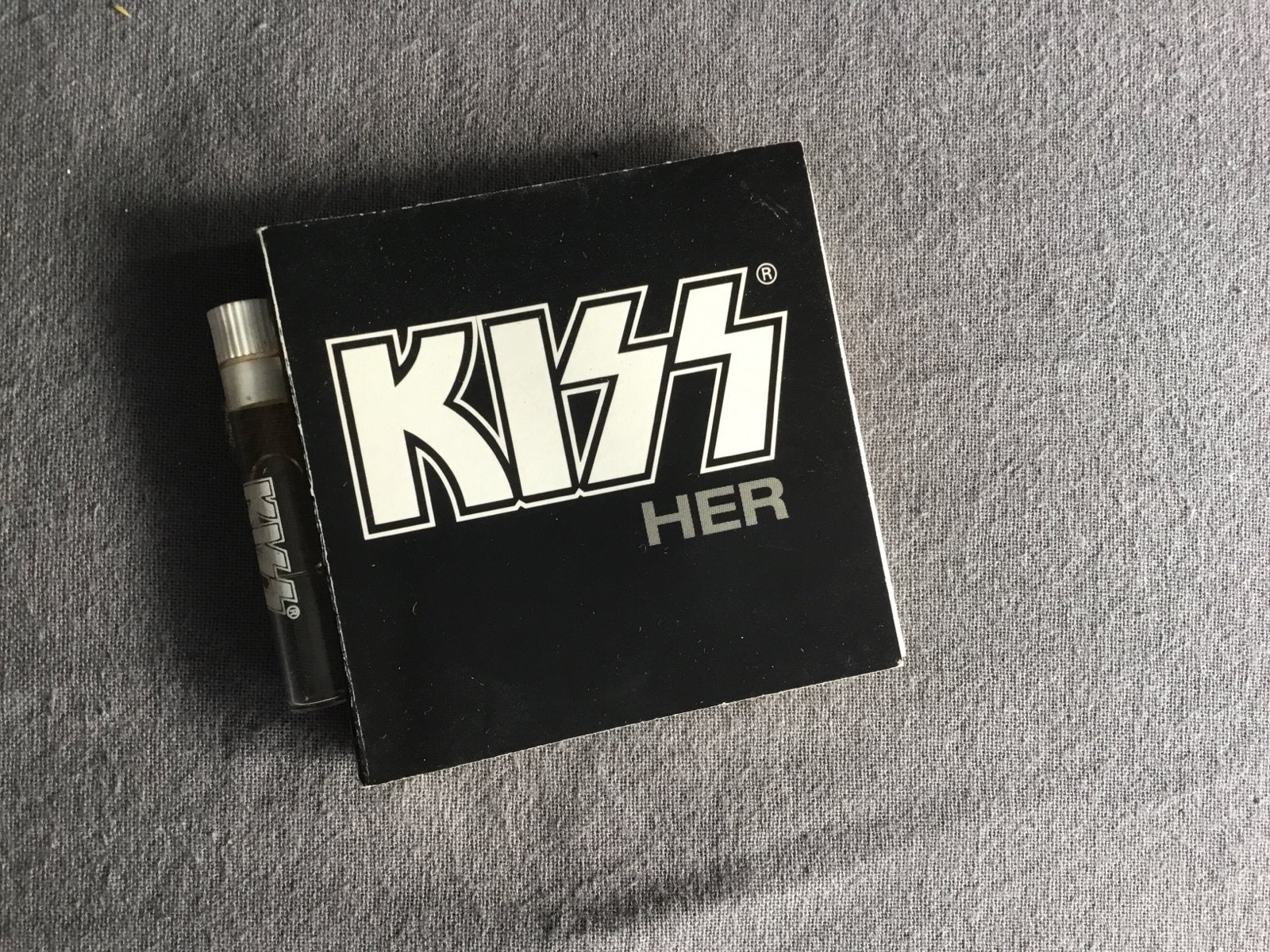KISS Her Eau de Parfum - Sample (1.5 ml), Ophalen of Verzenden, Zo goed als nieuw