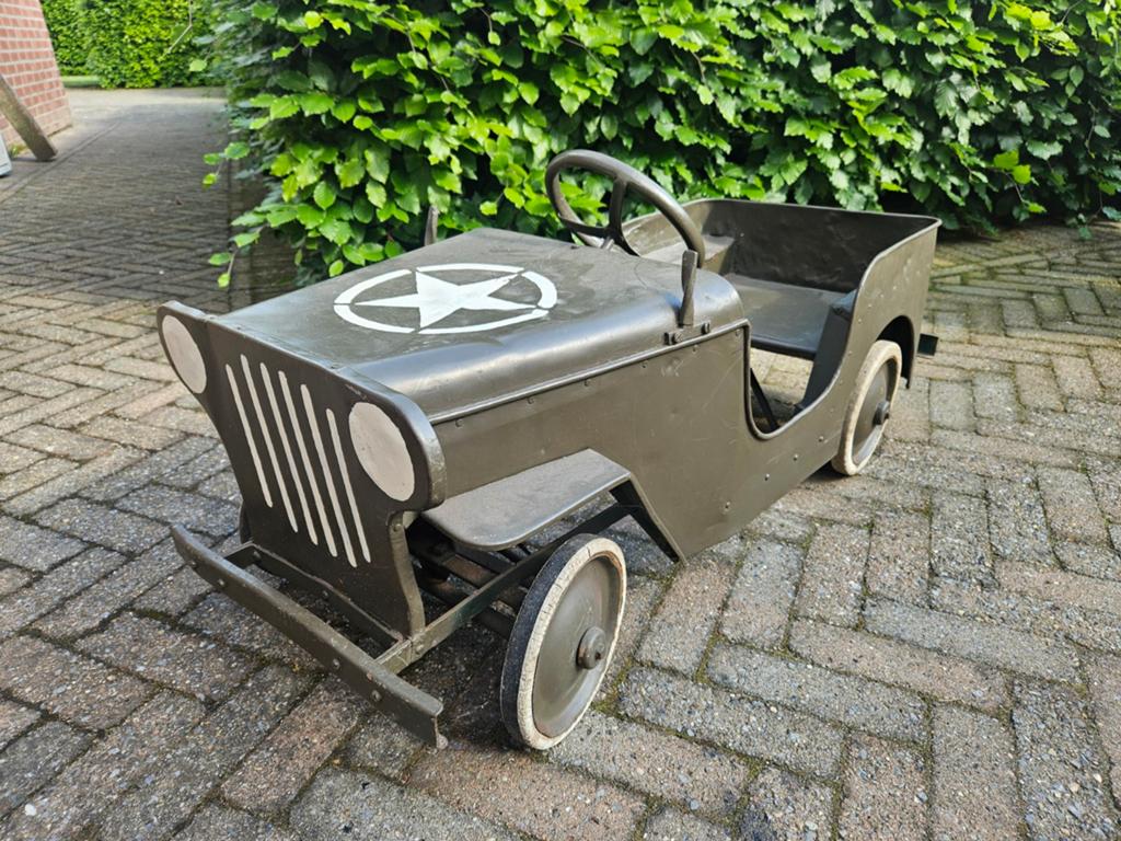 Antieke trapauto willys jeep jaren 50, Ophalen, Gebruikt