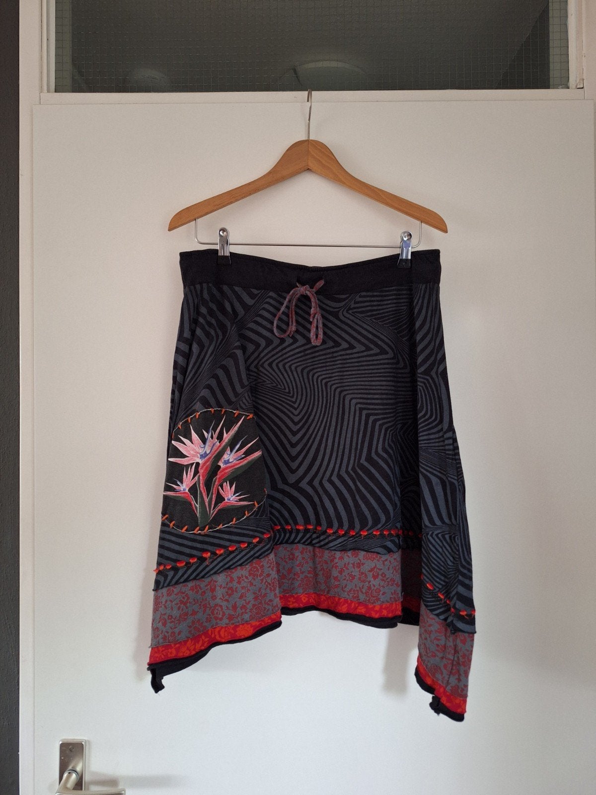 Mooie aparte rok met Paradijsvogel bloemen mt. L €5,-, Kleding | Dames, Maat 42/44 (L), Ophalen of Verzenden, Zo goed als nieuw