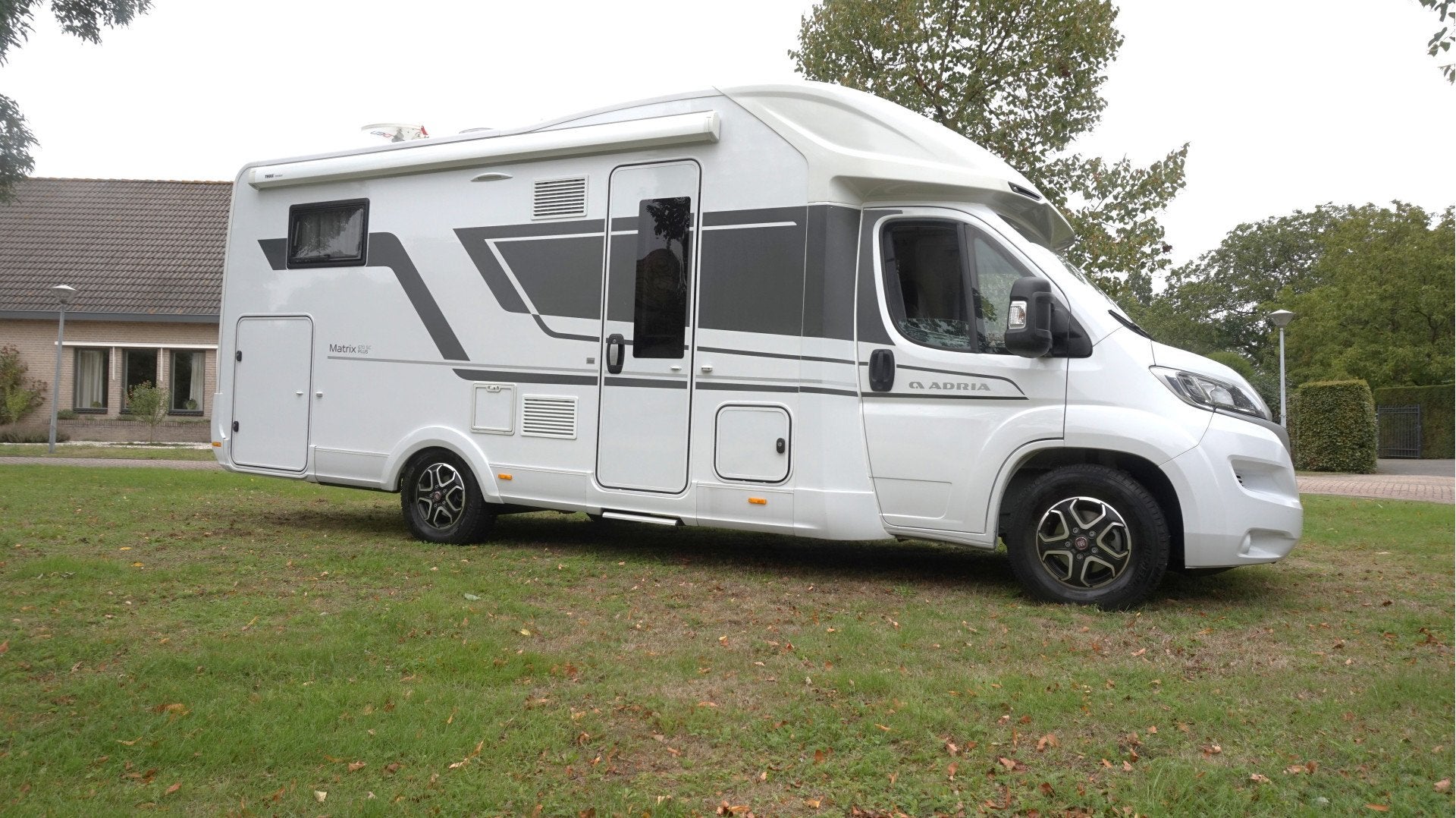 Foto 4 van Adria MATRIX 670SC PLUS AUTOMAAT 141 pk Zonnepan. Electr. Fi
