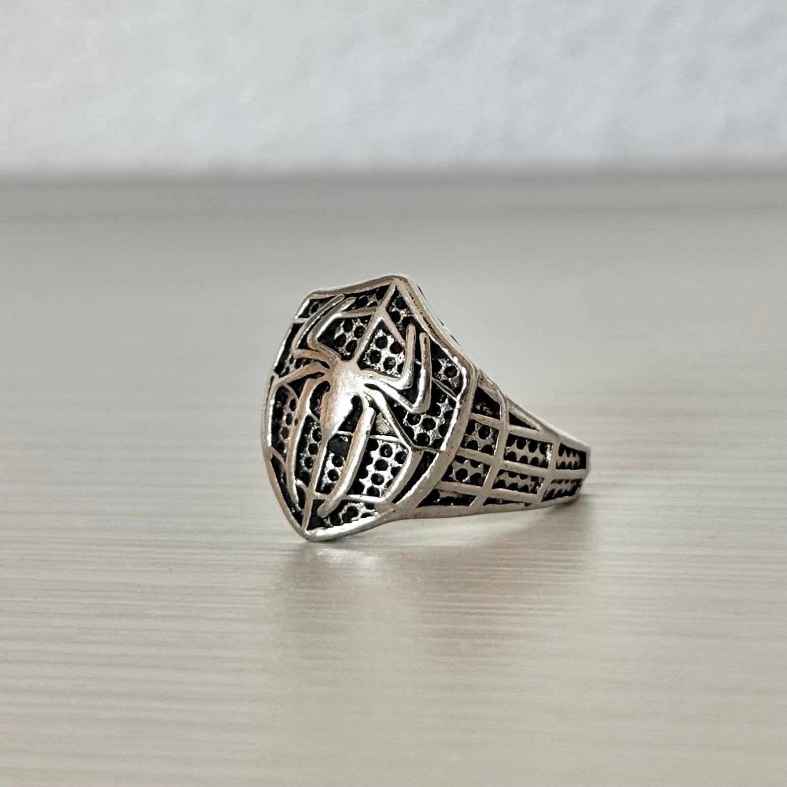 Spider-Man Ring Stainless Steel Verstelbaar Zilverkleurig, IJzer of Staal, Ophalen of Verzenden, Zo goed als nieuw, 17 tot 18