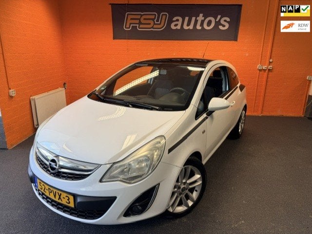 Opel Corsa 1.2 16V / 3 DEURS / 111-EDITION-SPORT / AIRCO!, Voorwielaandrijving, Euro 5, 1229 cc, Wit