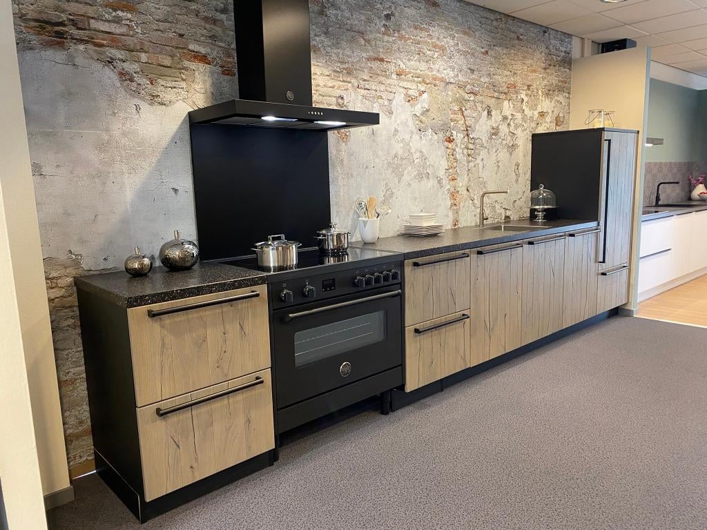 Keuken compleet met nieuwe apparatuur incl garantie, Bruin, Nieuw, 150 tot 200 cm, Leukerstraat 65 Weert