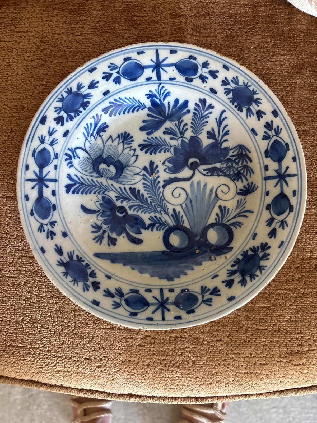 Antiek Delfts Blauw Bord met Bloemmotief, Antiek en Kunst, Antiek | Servies los, Ophalen of Verzenden