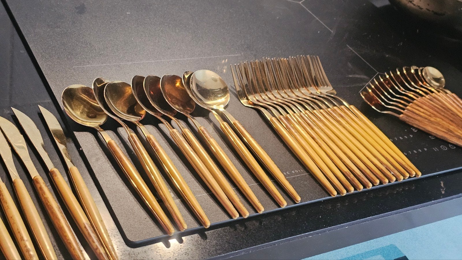 Bestek set vork mes lepel - goud hout bruin vorken messen, Ophalen of Verzenden, Gebruikt, Rvs of Chroom, Bestekset