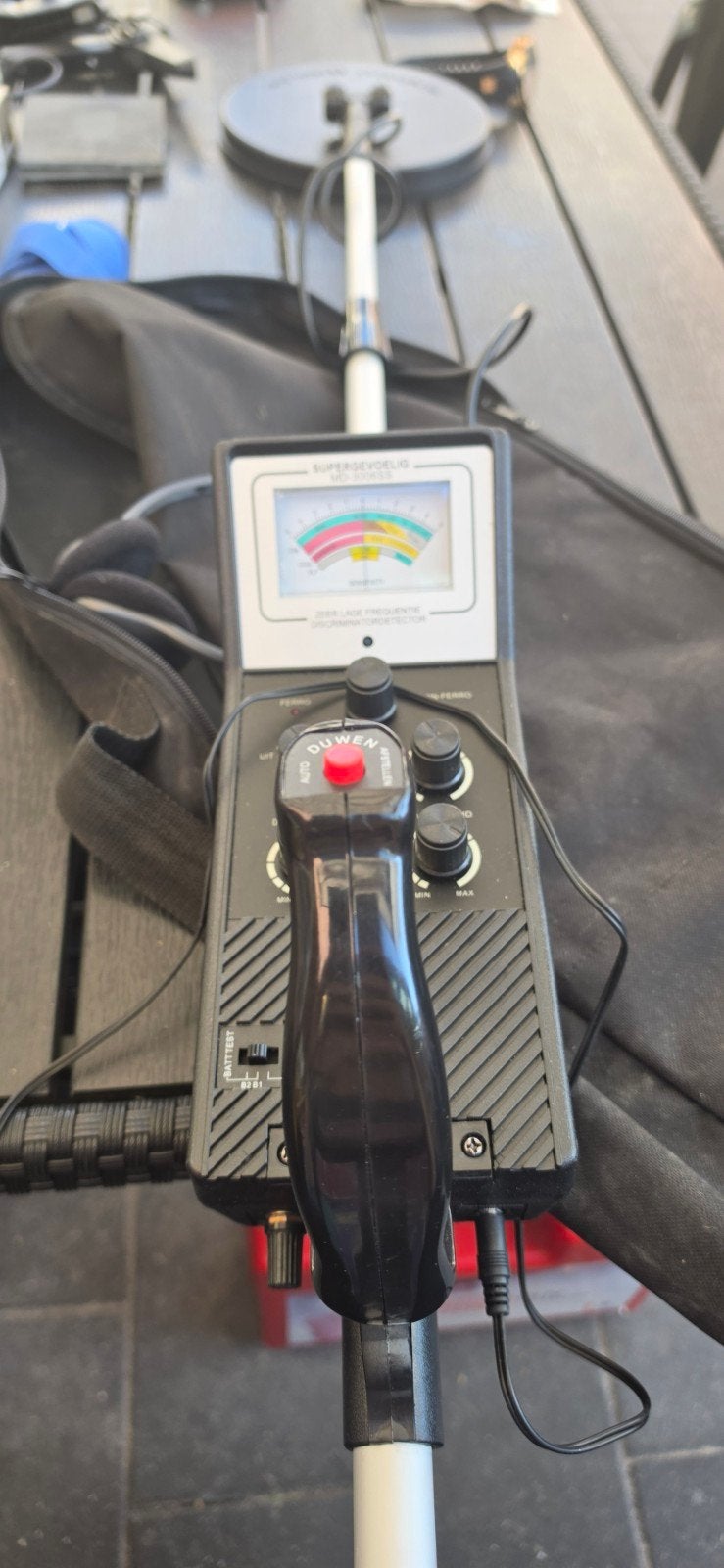 Foto 4 van Metaaldetector met koptelefoon en handige tas