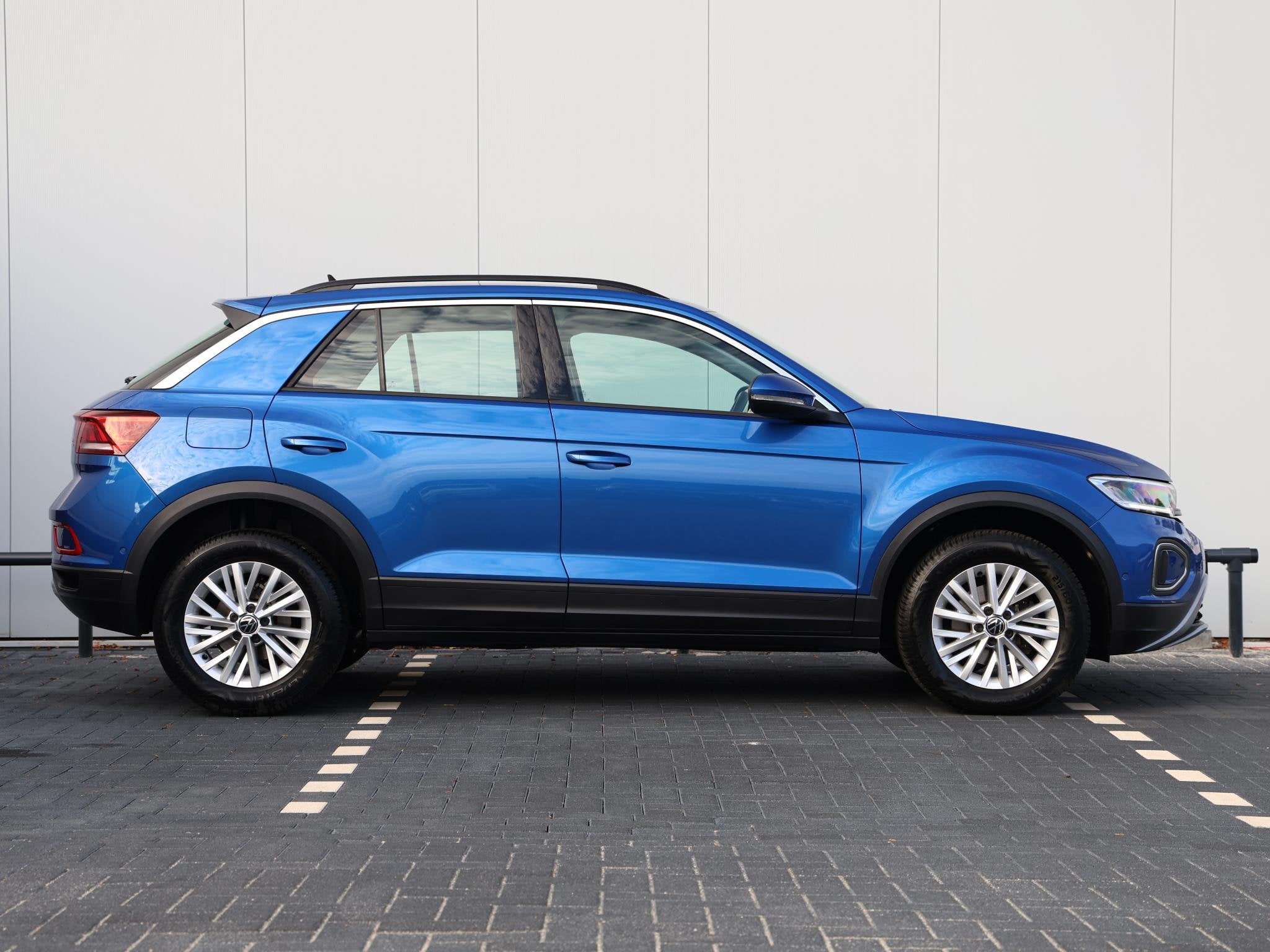 Volkswagen T-Roc 1.5 TSI Life 150pk DSG | LED | Navi via App, Auto's, Stof, 4 cilinders, 150 pk, Blauw
