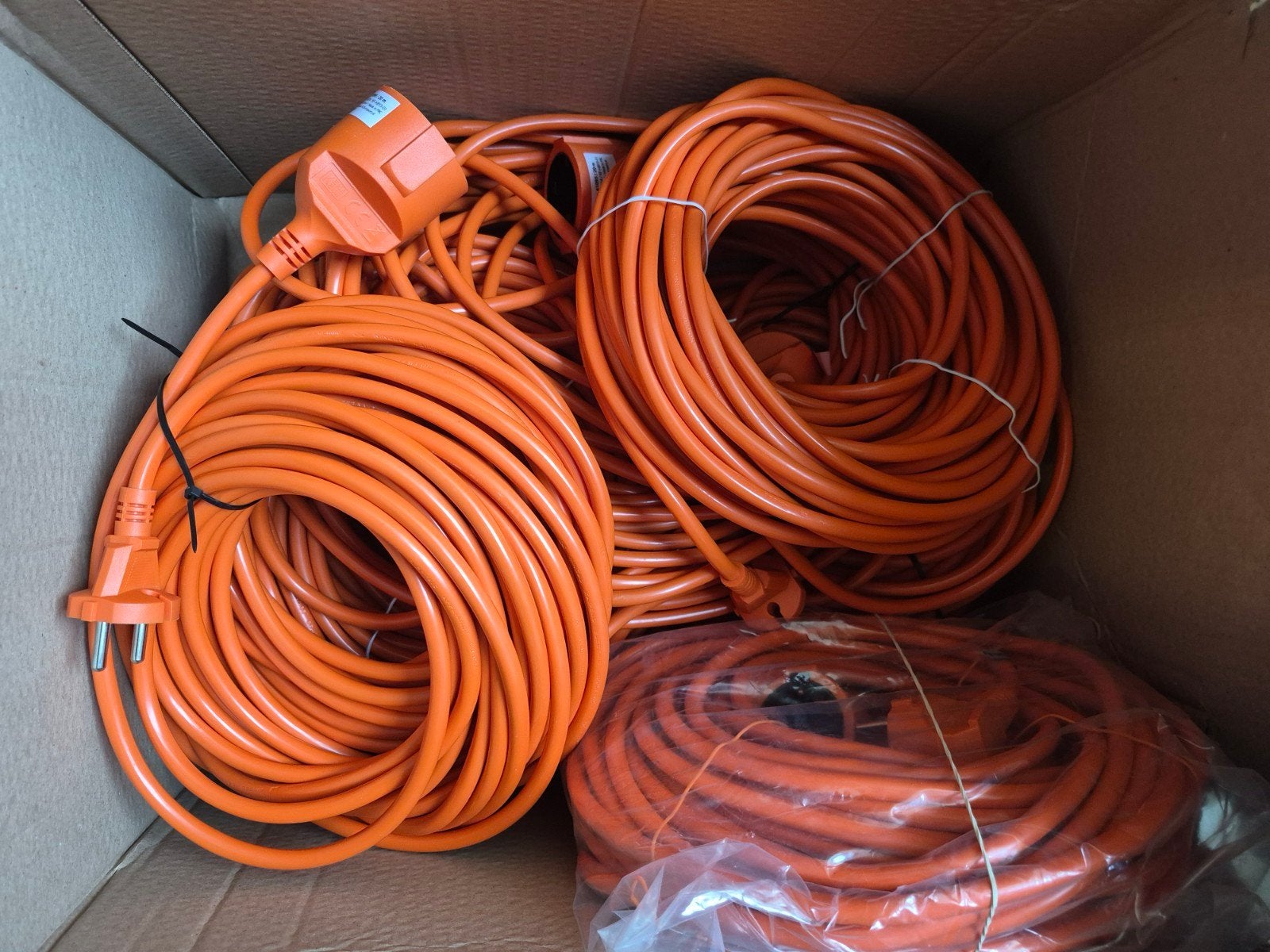 Partij verlengkabels verlengsnoeren - 26 stuks, Ophalen, Kabel of Snoer