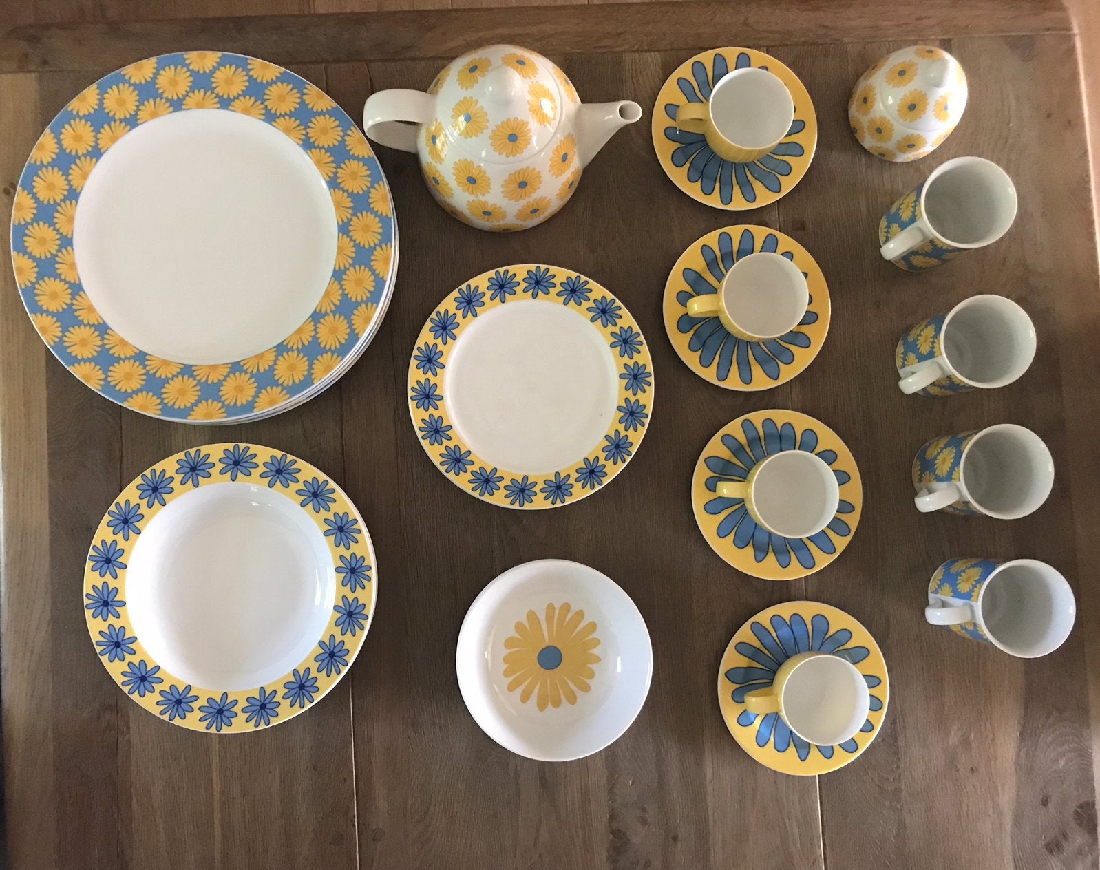 Arzberg Porseleinen Servies Retro Geel/Blauw 4 delig bloemen, Huis en Inrichting, Ophalen, Arzberg, Vintage, Zo goed als nieuw