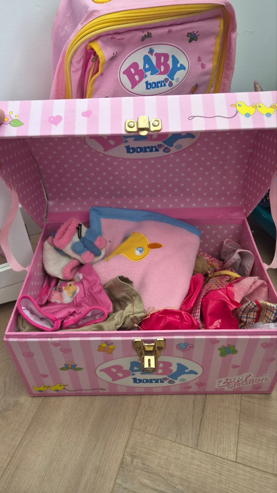 Foto 4 van Grote Baby Born set: pop, kleding, meubels en accessoires