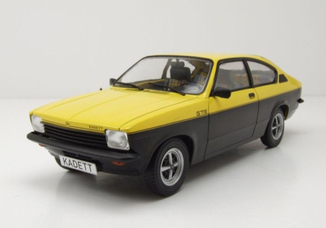 1:18 Opel Kadett C Coupé GT/E uit 1975 Geel/Zwart MCG, Hobby en Vrije tijd, Modelauto's | 1:18, Ophalen of Verzenden, Nieuw, Auto