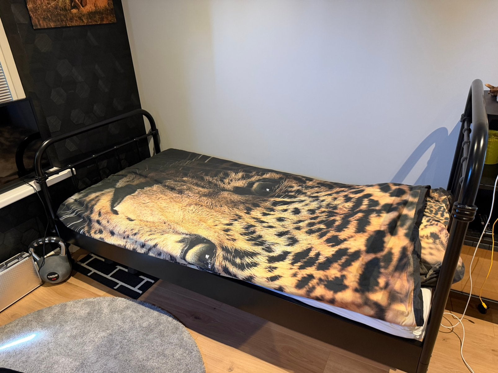 Zwart eenpersoonsbed, Kinderen en Baby's, Ophalen, 85 tot 100 cm, Zo goed als nieuw, Matras
