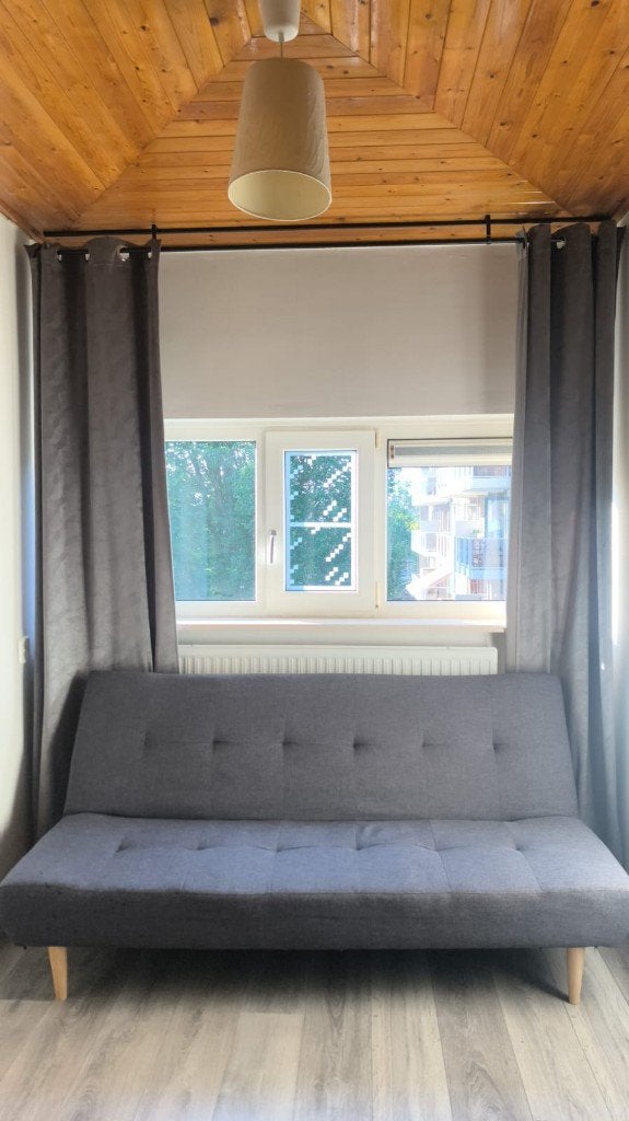 Complete inboedel: Bed, Kledingkast, Banken, Bureau, Ophalen