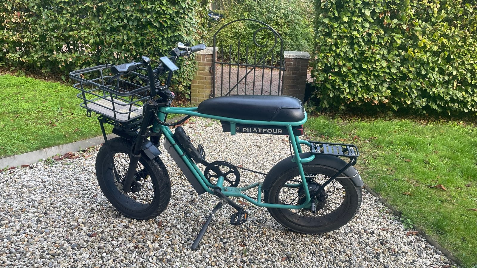 Phatfour E-bike Nieuwe banden! met mandje en goed slot, Zo goed als nieuw, 51 tot 55 cm, 50 km per accu of meer, Ophalen