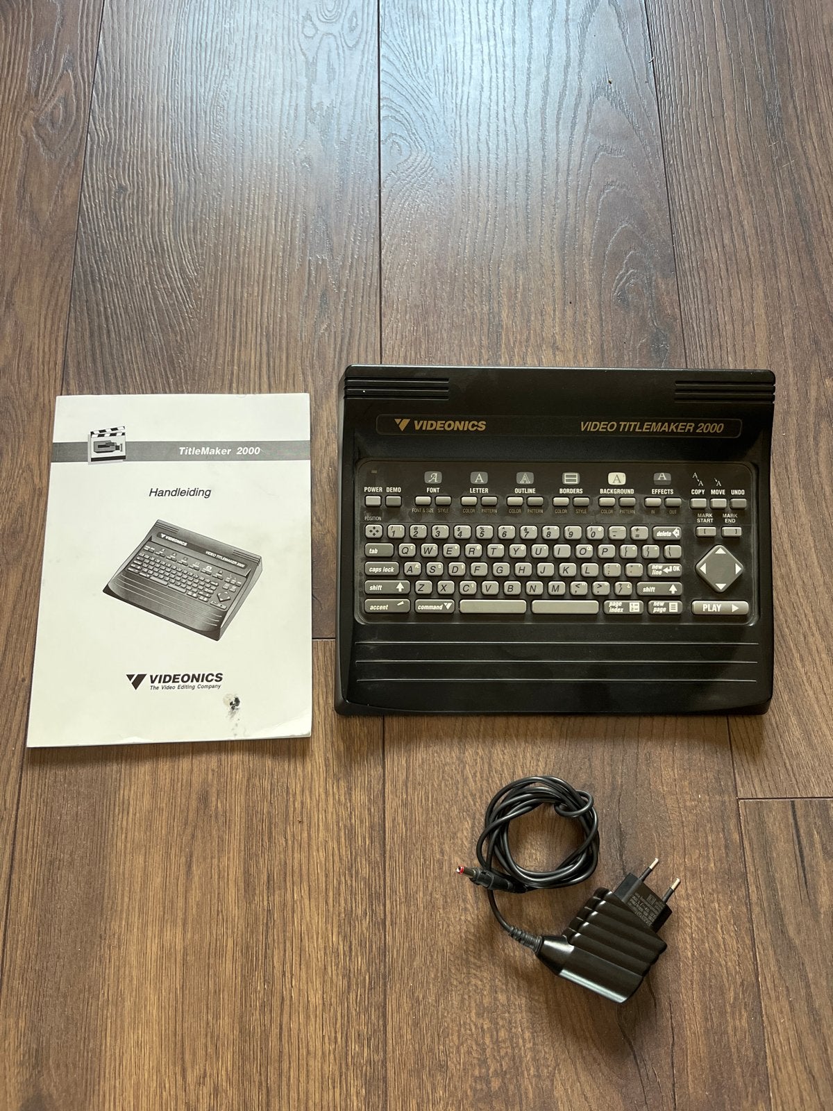 Videonics Video Titlemaker 2000 - Zo goed als nieuw, Ophalen of Verzenden, Zo goed als nieuw, Video