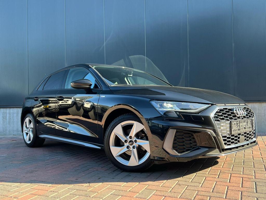 Audi A3 Sportback 30 TFSI S-edition *Navi * Cruise * Carplay, Stof, Gebruikt, Zwart, Zwart