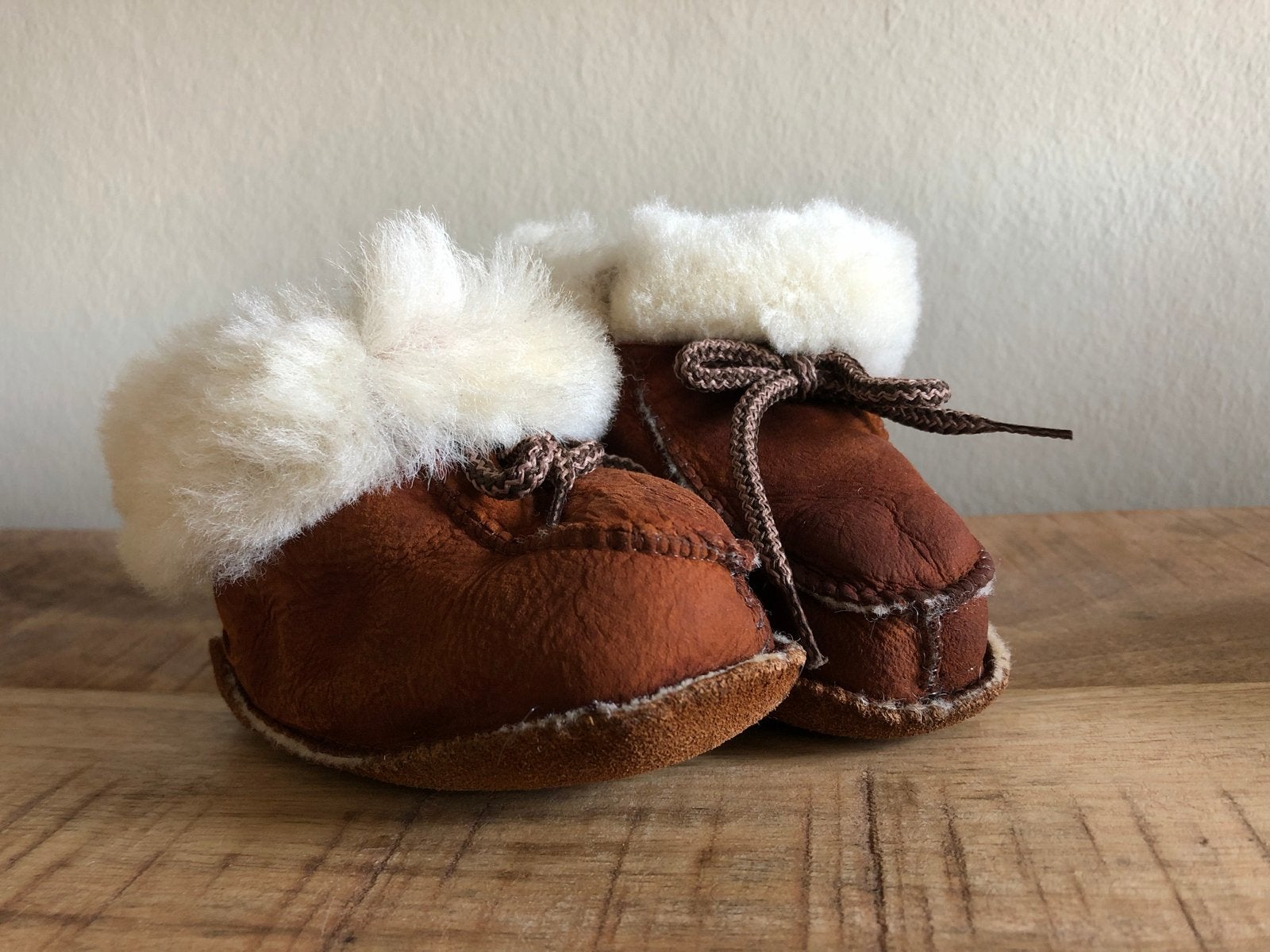 Warme Babyslofjes van Schapenvacht - Bruin, Ophalen of Verzenden, Zo goed als nieuw, Jongen of Meisje, Schoenen