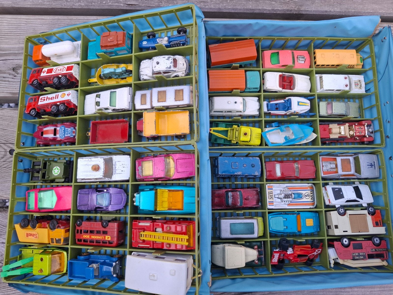 Matchbox koffer met diverse autootjes, Ophalen of Verzenden, Gebruikt