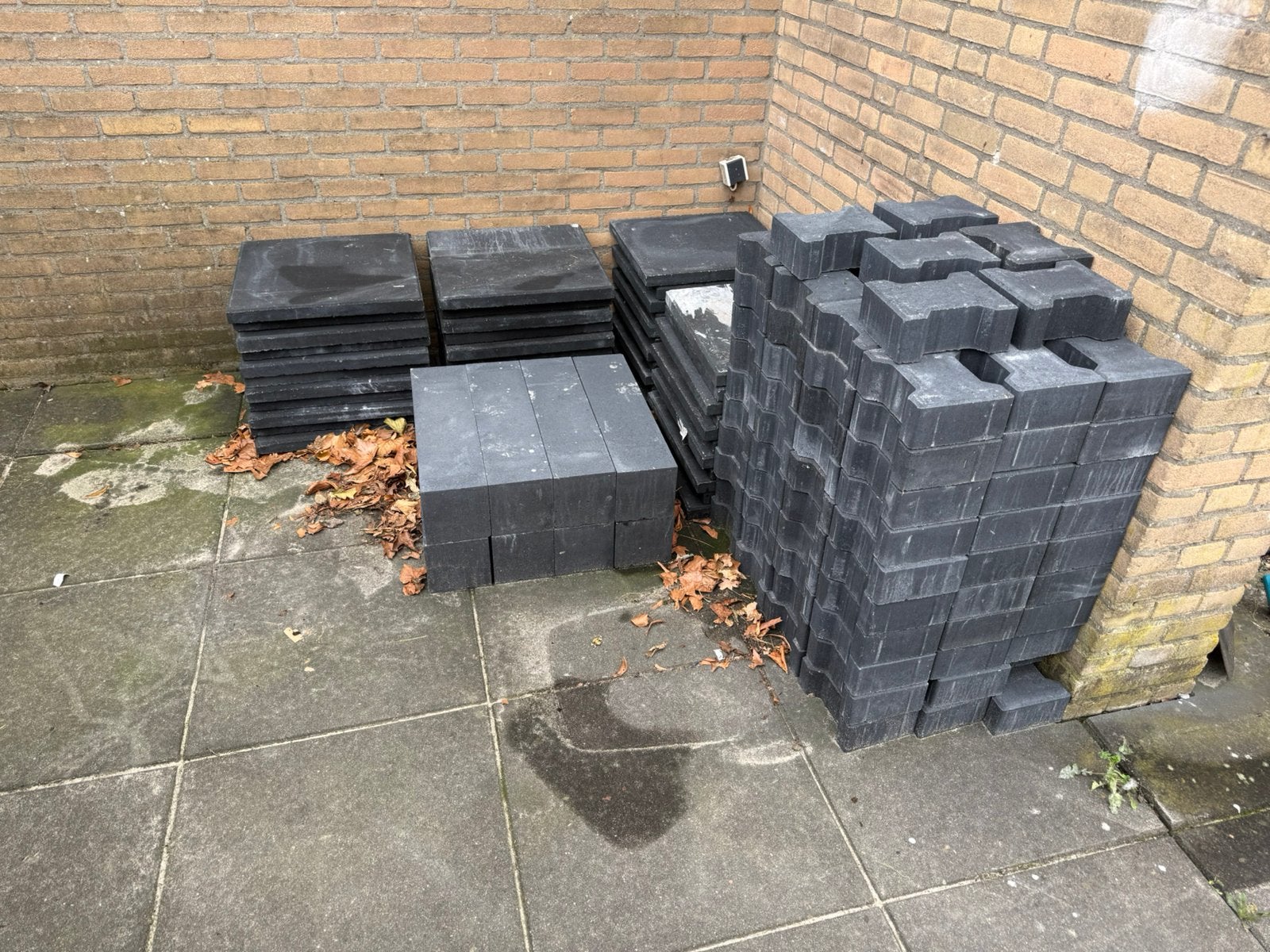 Tegels, stapelblokken en H-profielen, Ophalen, Nieuw, Beton, Terrastegels