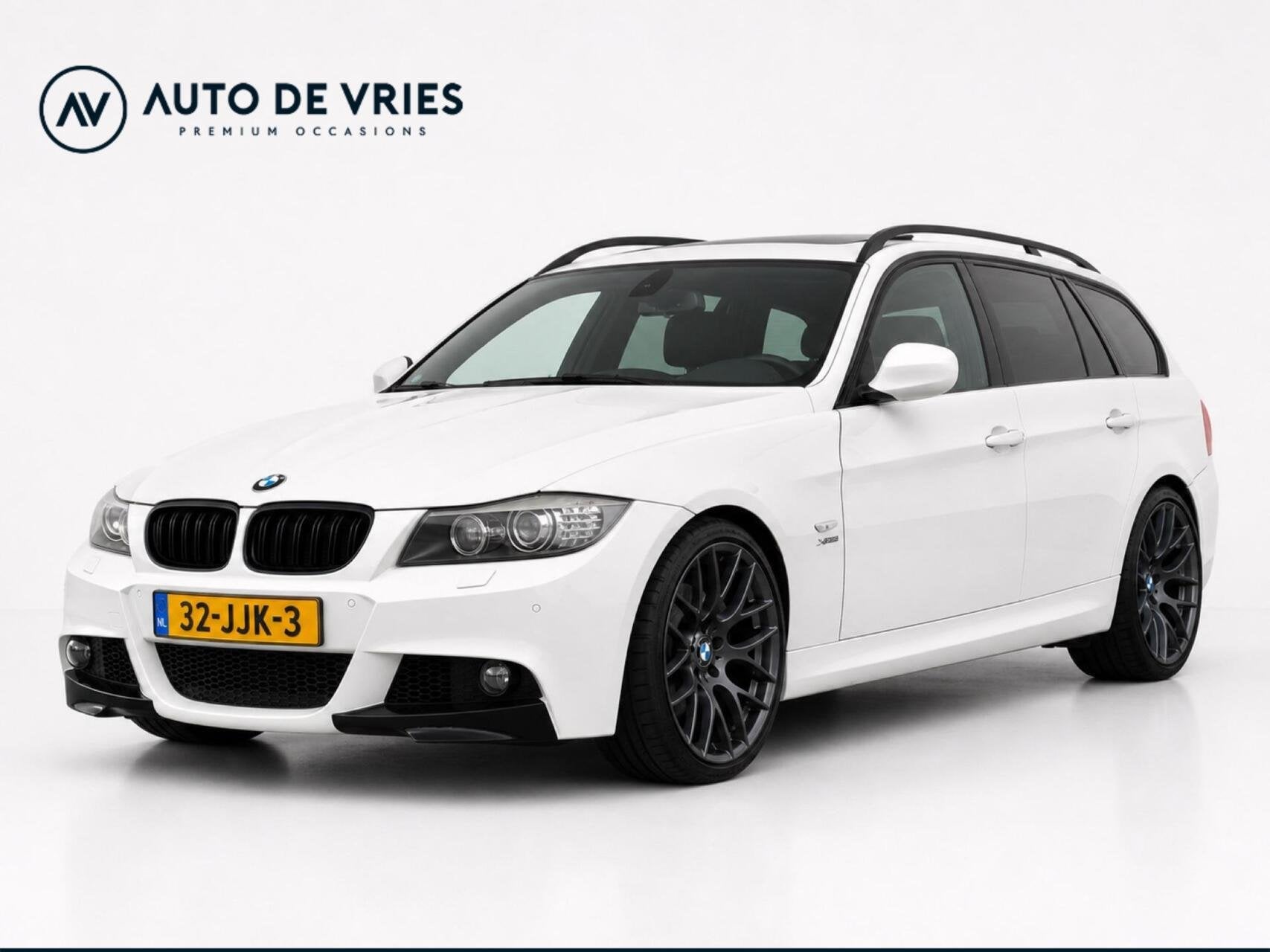 BMW 3-serie Touring 335i 306pk xDrive M-Sport | Leder | Pano, Zwart, Wit, Vierwielaandrijving, 1705 kg