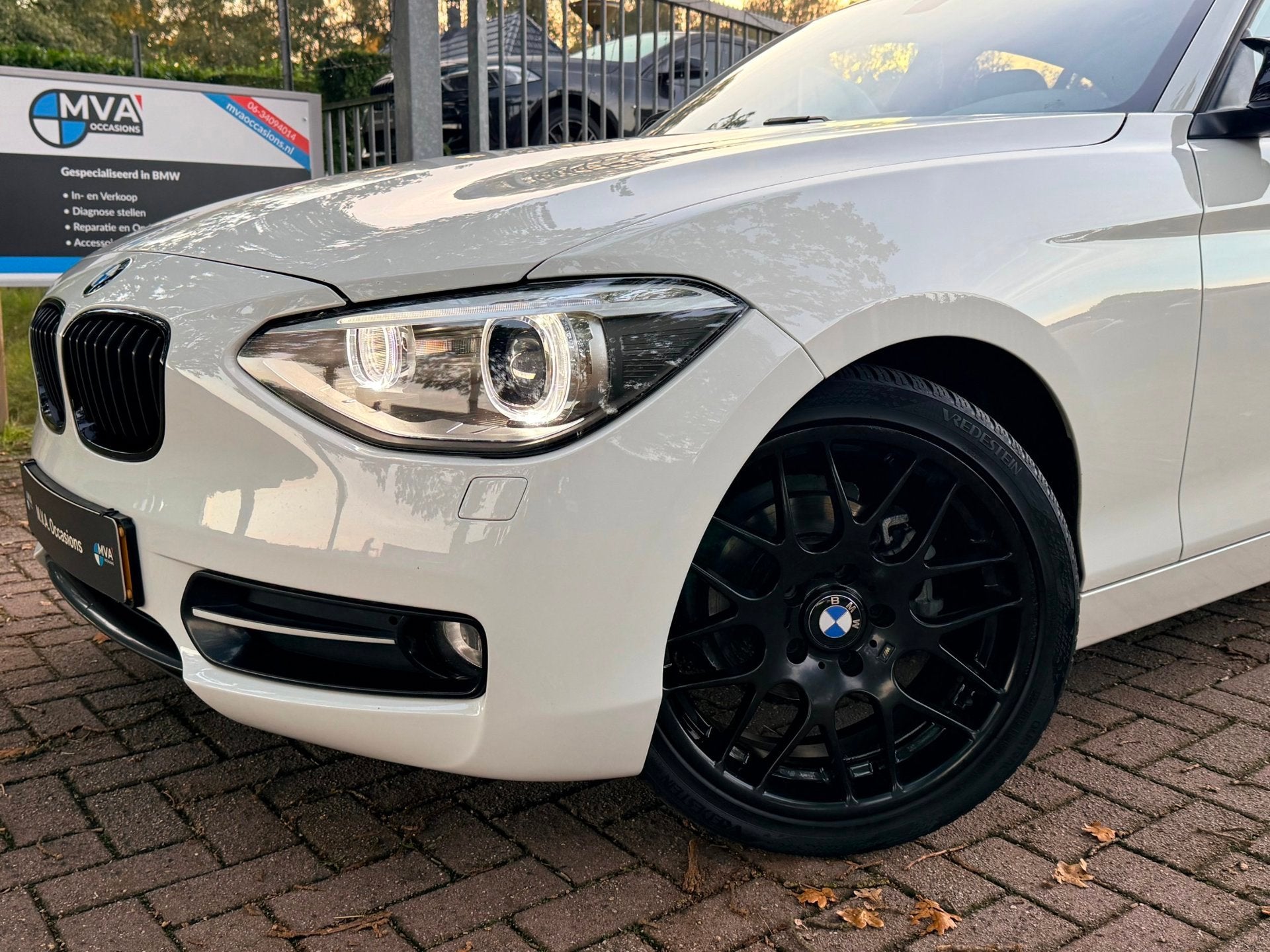 BMW 1-serie 116i Business+ Sport|Ketting vervangen|Navigatie, Auto's, 1-Serie, Euro 5, Gebruikt, Zwart