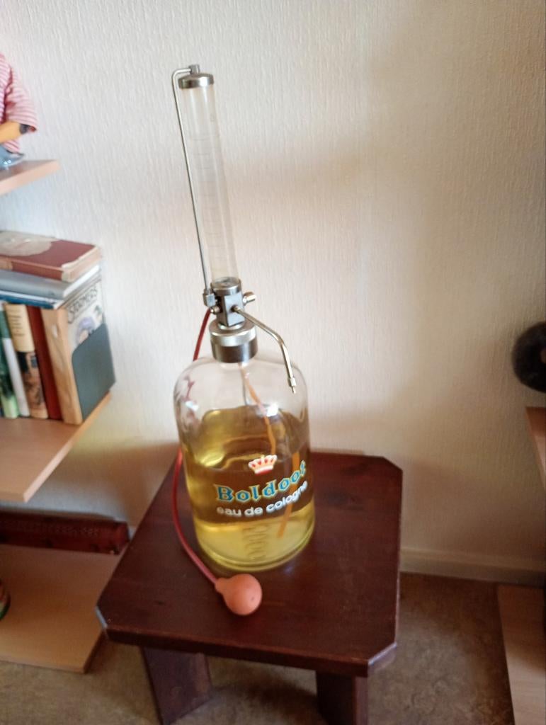 Oude fles met oude boldoot, Verzamelen, Ophalen, Parfumfles