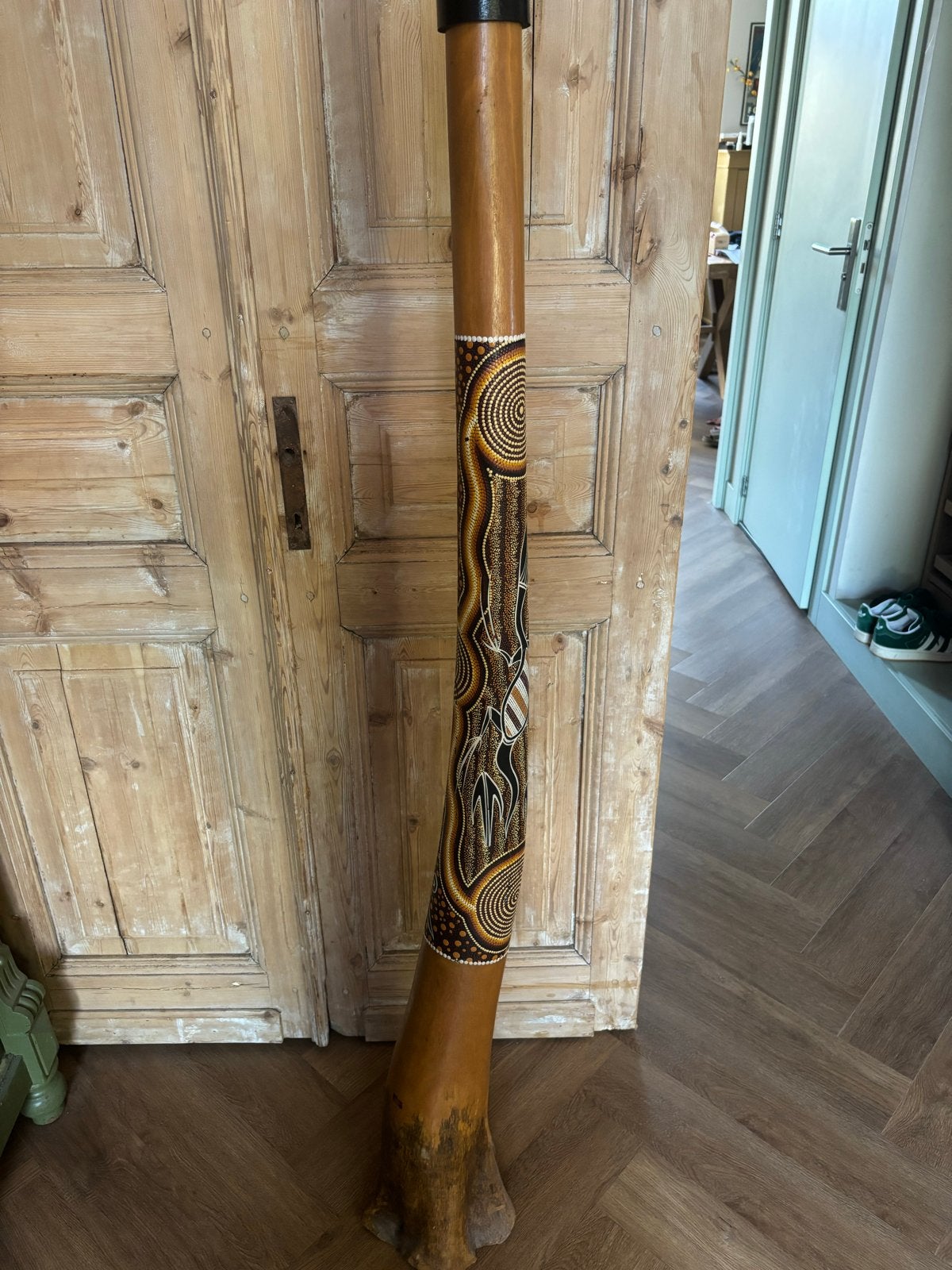 Authentieke Didgeridoo met handgeschilderde decoratie, Muziek en Instrumenten, Blaasinstrumenten | Didgeridoos, Ophalen, Zo goed als nieuw