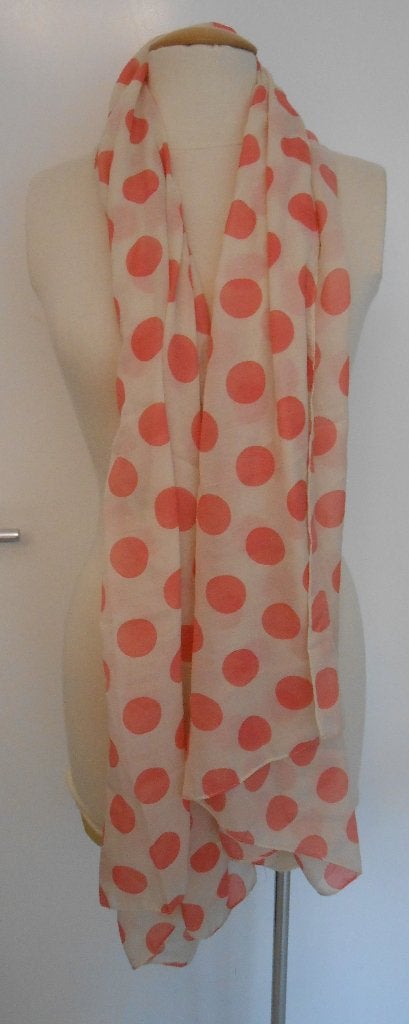 Sjaal met stippen ecru/koraalrood, Kleding | Dames, Mutsen, Sjaals en Handschoenen, Ophalen of Verzenden, Gedragen, Maat 46/48 (XL) of groter