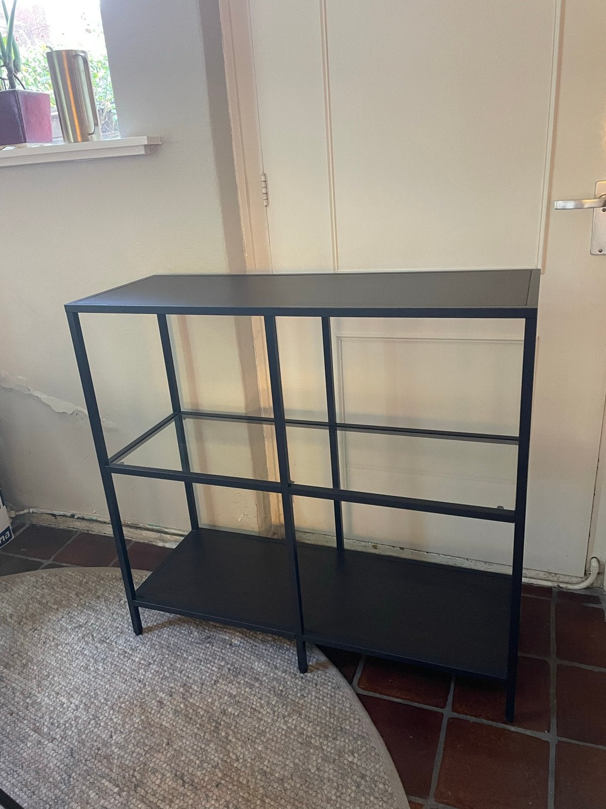 IKEA VITTSJÖ Stellingkast zwartbruin/glas 100x93 cm, Ophalen, Zo goed als nieuw