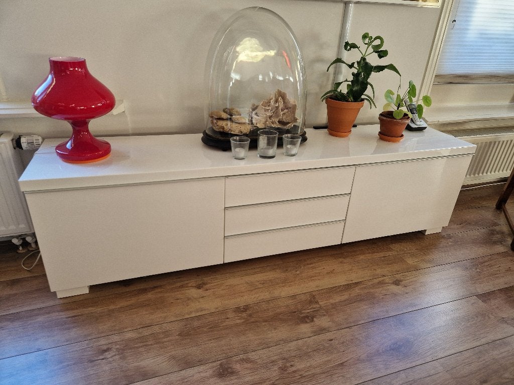 Ikea TV-meubel "Besta Burs" in hoogglans wit, Ophalen, 150 tot 200 cm, Zo goed als nieuw, Minder dan 100 cm