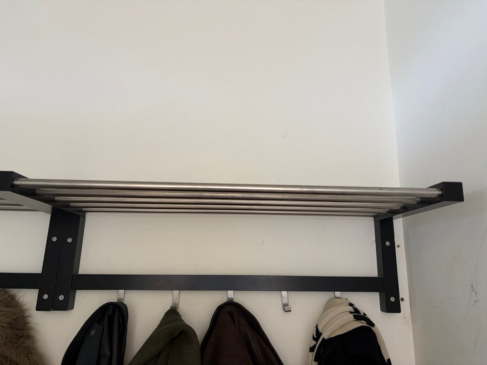 Ikea tjusig kapstok zwart, Huis en Inrichting, Woonaccessoires | Kapstokken, Zo goed als nieuw, Minder dan 100 cm, Metaal, Ophalen