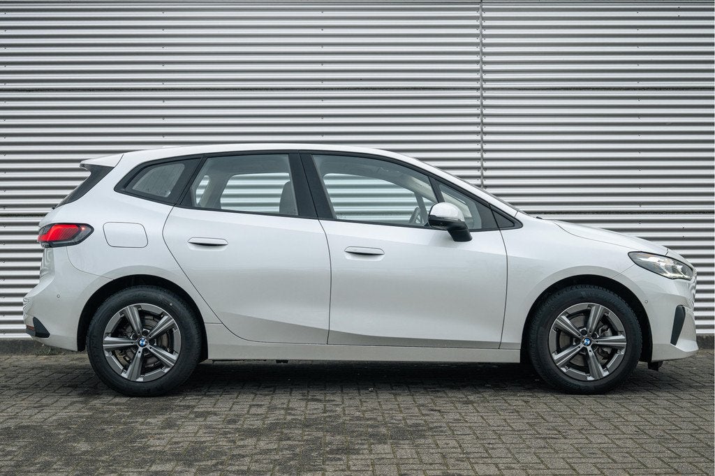 BMW 2 Serie Active Tourer 218i Automaat / Comfort Access / A, Auto's, BMW, Gebruikt, Euro 6, Met garantie (alle), 1445 kg