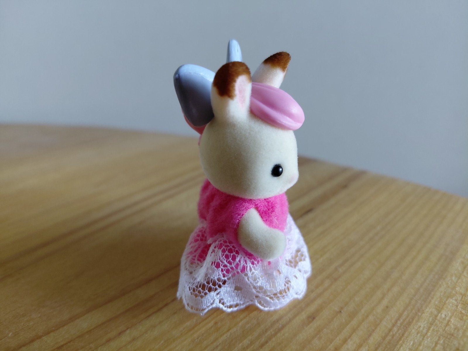 Sylvanian Families babykonijn/haarstukje/paardestaart, Verzamelen, Poppetjes en Figuurtjes, Ophalen of Verzenden, Zo goed als nieuw