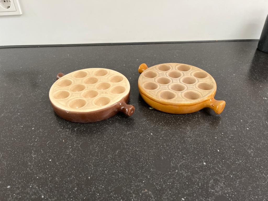 2x Escargot schalen La Bourguignonne Made in France, Ophalen of Verzenden, Steen/keramiek, Overige typen, Gebruikt