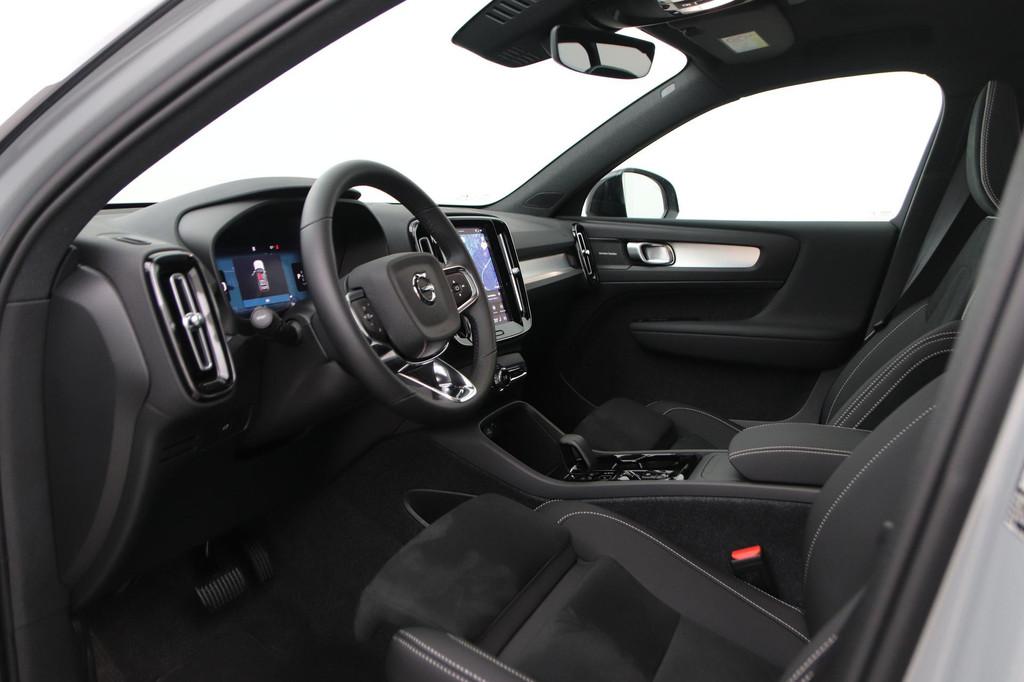Volvo XC40 B4 Ultra Black Edition | Panoramadak | Trekhaak |, Gebruikt, Euro 6, 4 cilinders, 1969 cc