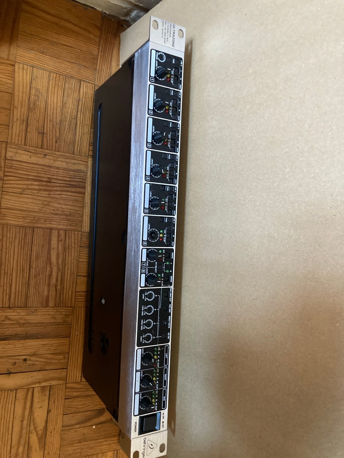 Behringer ZMX8210 Ultracone Zone Mixer, Ophalen, Gebruikt, 5 tot 10 kanalen, Microfooningang