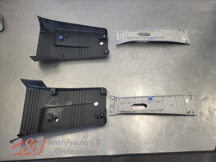 Stijlbekleding midden-links van een Fiat Scudo, Auto-onderdelen, Interieur en Bekleding, Gebruikt, -, -, Ophalen of Verzenden