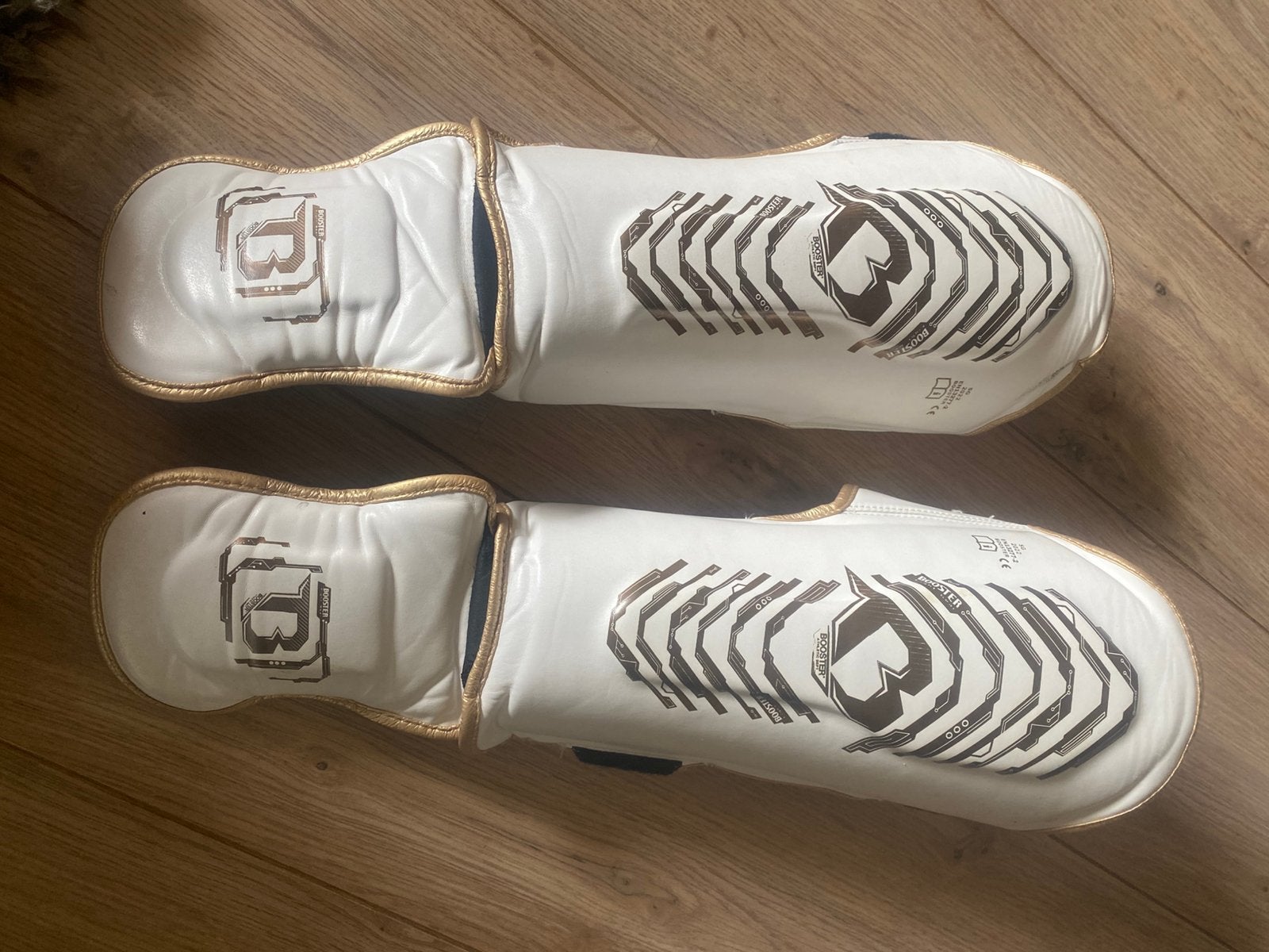 Kinder Kickboks scheenbeschermers bokshandschoenen booster, Ophalen of Verzenden, Zo goed als nieuw, Bokshandschoenen