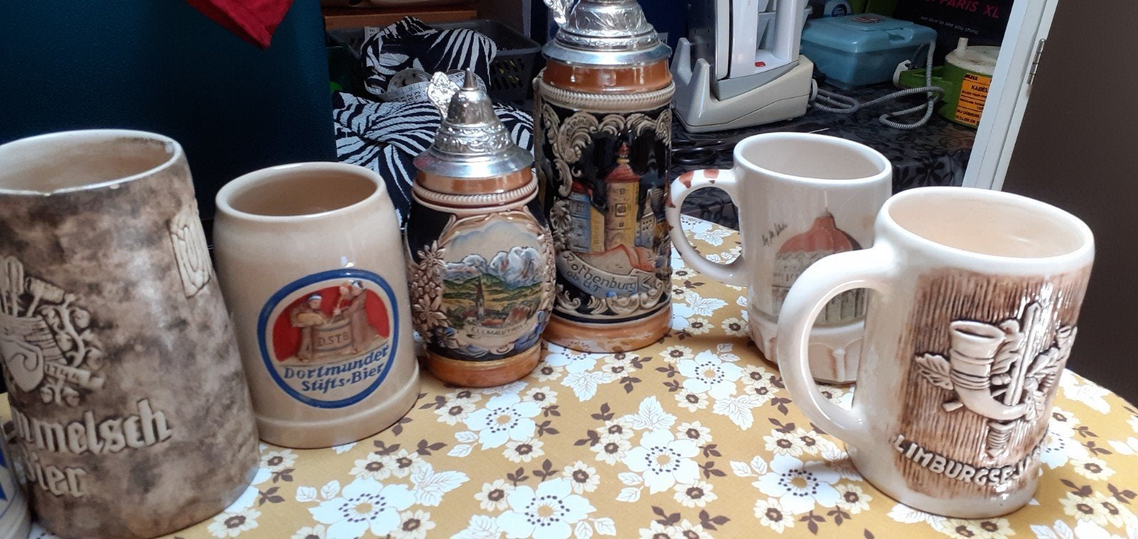 Verschillende bier pullen van glas en porseleinen, Ophalen, Zo goed als nieuw